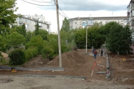 В Тюмени при содействии депутата гордумы благоустраивают двор на ул. Жуковского