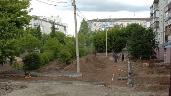 В Тюмени при содействии депутата гордумы благоустраивают двор на ул. Жуковского 