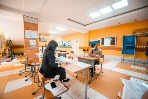 Жителей региона ждут на участках для голосования по вопросу поправок в Конституции