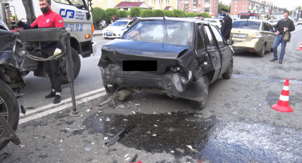 Пьяный водитель устроил аварию на улице Харьковская в Тюмени 