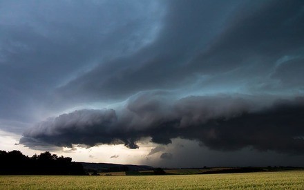 В субботу в Тюмени будет гроза с дождем и сильным ветром В субботу в Тюмени будет гроза с дождем и сильным ветром
