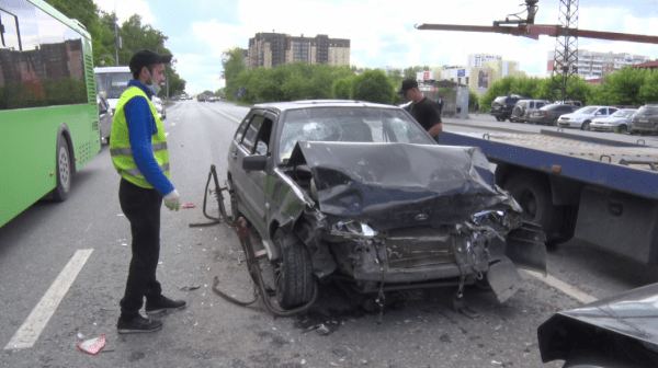 Пьяный водитель устроил аварию на улице Харьковская в Тюмени 