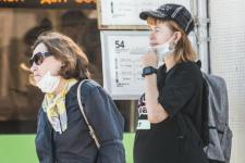 Молодогвардейцы напомнили тюменцам о масочном режиме надписями на асфальте Молодогвардейцы напомнили тюменцам о масочном режиме надписями на асфальте