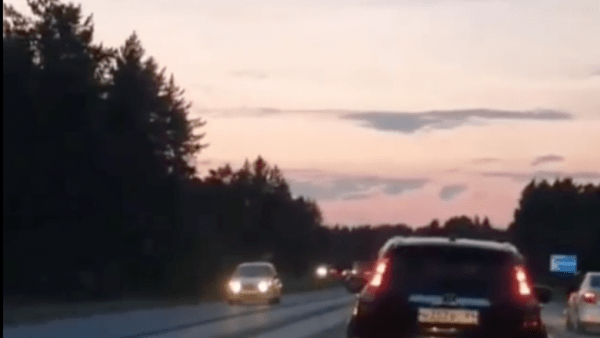 В&nbsp;соцсетях обсуждают тюменца, нагло объехавшего пробку. Видео 