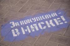 Молодогвардейцы призвали тюменцев пользоваться масками во время шопинга