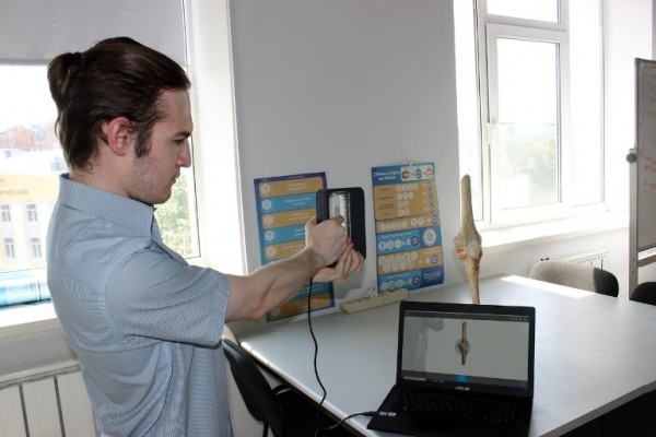 Протез коленного сустава создали в ФабЛабе ТюмГУ 