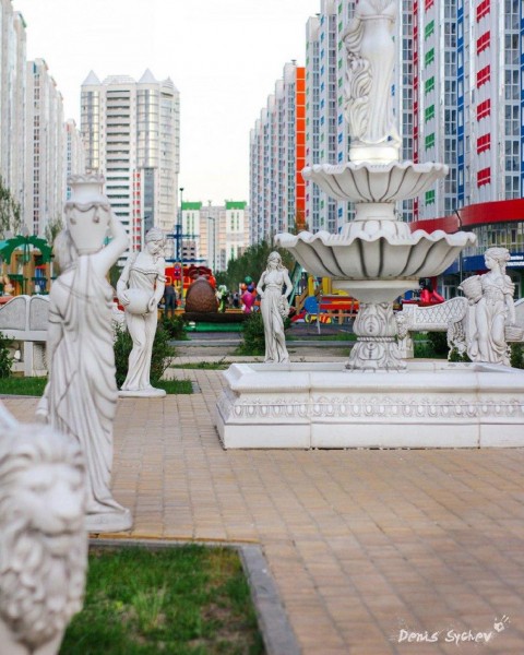 Илья Варламов разнес оформление двора в Тюмени. Горожане ответили блогеру возмущением. ФОТО