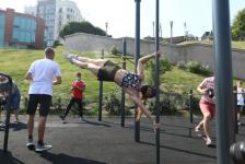 Большой турниковый комплекс появился на набережной в Тюмени