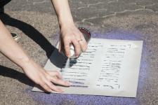 Молодогвардейцы напомнили тюменцам о масочном режиме надписями на асфальте Молодогвардейцы напомнили тюменцам о масочном режиме надписями на асфальте