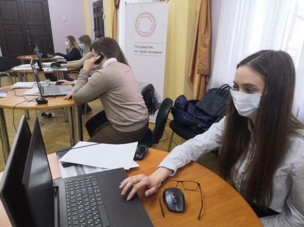 Студенты ТюмГУ закрепляют знания на практике, работая в штабе Общественной палаты