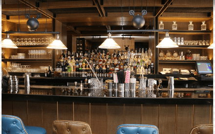 Александр Моор рассказал, когда могут открыться рестораны 