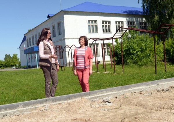 Волейбольно-баскетбольную площадку обустраивают в селе Омутинского района