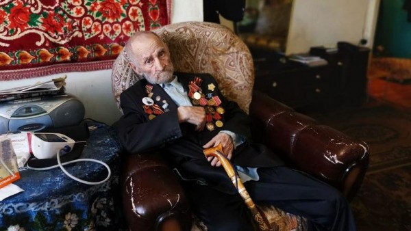 Тюменский ветеран искал в&nbsp;мусоре трость и попал в ТикТок 