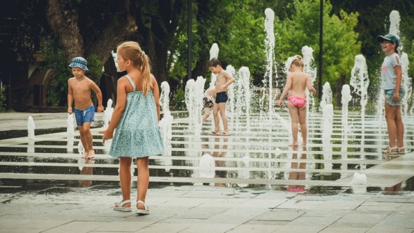 Тюменцы не оставили потерявшуюся 5-летнюю девочку в беде  