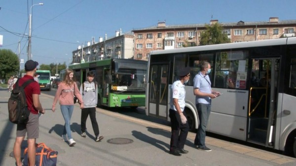 Рейды по проверке соблюдения масочного режима продолжаются в Тюмени Рейды по проверке соблюдения масочного режима продолжаются в Тюмени