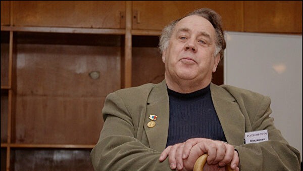 Писатель Владислав Крапивин попал в реанимацию с пневмонией