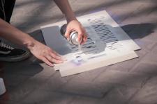 Молодогвардейцы призвали тюменцев пользоваться масками во время шопинга