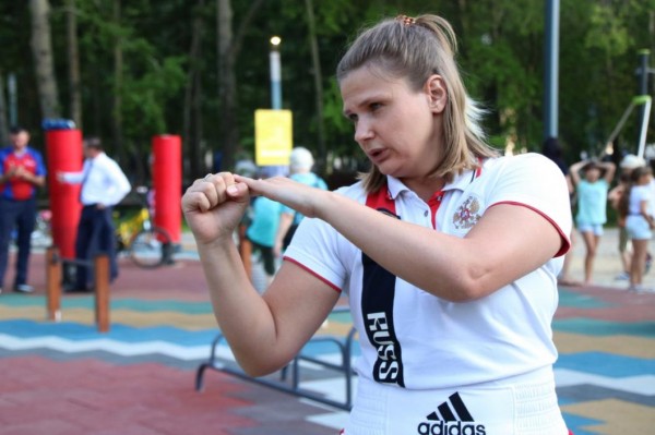 Тренеры из тюменских фитнес-клубов зовут горожан на бесплатные тренировки