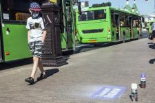 Молодогвардейцы напомнили тюменцам о масочном режиме надписями на асфальте Молодогвардейцы напомнили тюменцам о масочном режиме надписями на асфальте