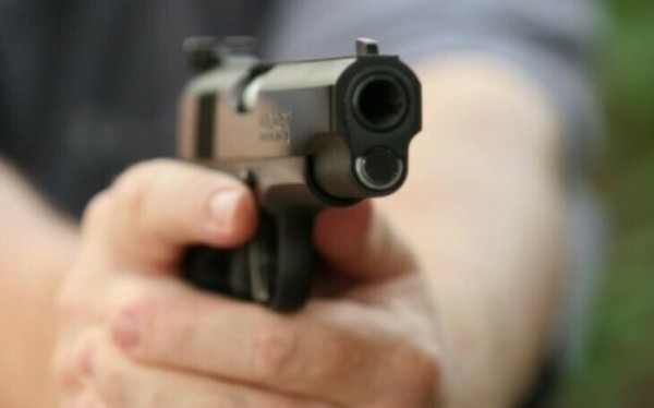 Полиция: задержана участница постановочного видео со стрельбой из пистолета 