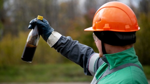 В реке возле Сургута снова нашли топливо 