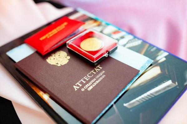 Рекордное количество выпускников Тюменской области сдали ЕГЭ на 100 баллов