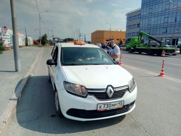В Тюмени и области ГИБДД проверила таксистов В Тюмени и области ГИБДД проверила таксистов