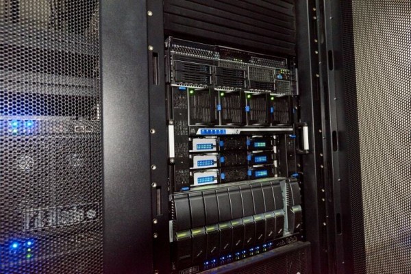 В Институте X-BIO ТюмГУ появился новый многопроцессорный сервер 