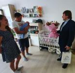 Тобольская семья принимала поздравления с рождением тройни