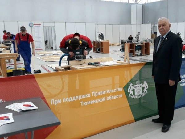 Тюменская область - лидер в УФО по трудоустройству выпускников-инвалидов