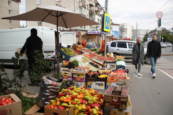Скупой платит трижды: тюменцам рассказали, что не так с нелегальной уличной торговлей