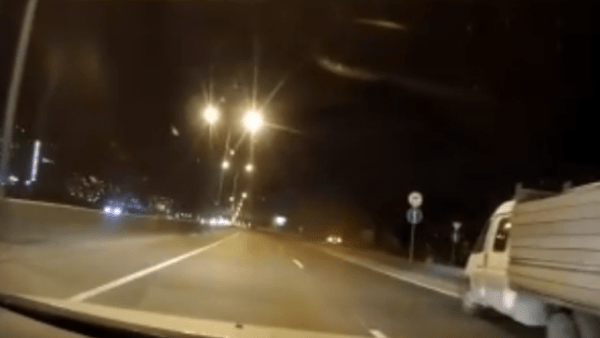 В Тюмени ГАЗель сбила пешехода перебегающего дорогу 