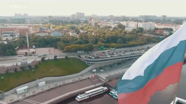 Александр Моор: триколор - символ величия нашей страны