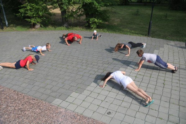 В Комсомольском сквере бесплатные тренировки проводят каждый день