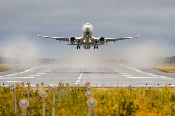 С днем Воздушного флота России поздравил губернатор Александр Моор