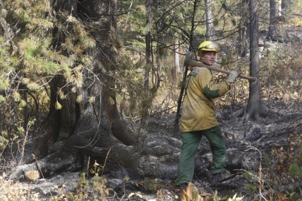 Два вертолета привлекли к тушению пожаров в Уватском районе