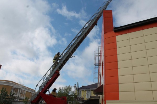 Условный пожар потушили в торговом центре Ялуторовска