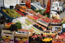 Скупой платит трижды: тюменцам рассказали, что не так с нелегальной уличной торговлей