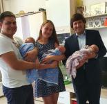 Тобольская семья принимала поздравления с рождением тройни