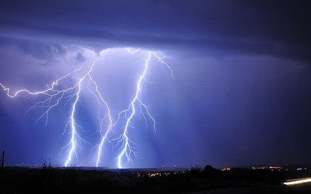 На Тюмень надвигается гроза и ливень