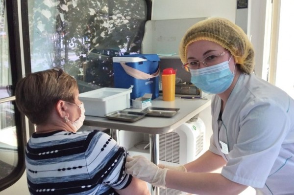 Более 136 тысяч жителей Тюменской области привились от гриппа Более 136 тысяч жителей Тюменской области привились от гриппа