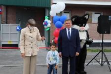 Бюджетники и льготники получили ключи от квартир в новых домах Сладково 