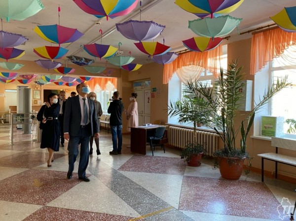 Школам - зачет: федеральный инспектор проверил, чем и как кормят начальные классы Тюмени и Тюменского района