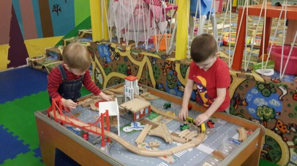 В Тюменской области возобновят работу детские игровые комнаты и МФЦ