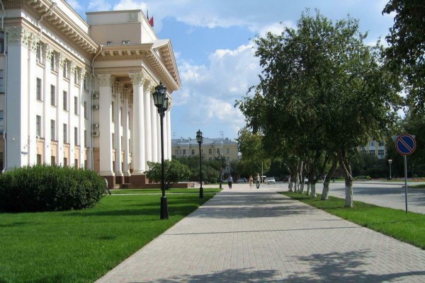 Напряженность на рынке труда в Тюменской области постепенно снижается