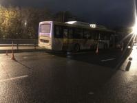 В Тюмени водителя зажало между грузовиком и автобусом