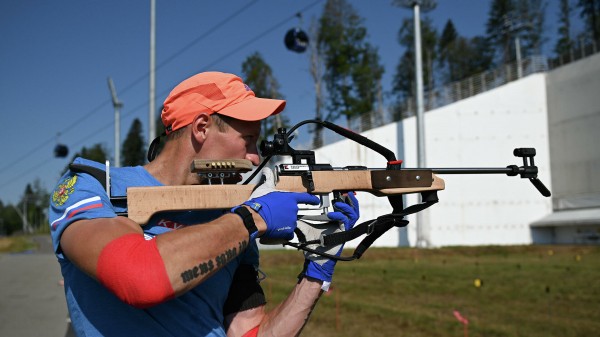 Сучилов выиграл индивидуальную гонку на 20 км на ЧР по летнему биатлону