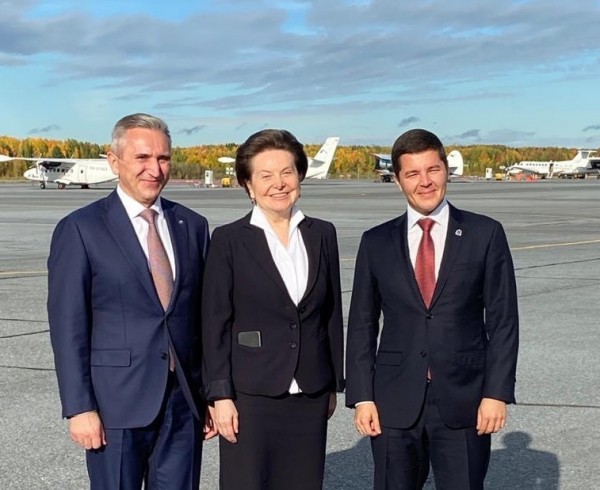 Александр Моор поздравил Наталью Комарову с назначением на пост губернатора