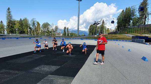 Старший тренер женской сборной России по биатлону получил травму ключицы Старший тренер женской сборной России по биатлону получил травму ключицы