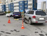 "Жигули" и Hyundai не поделили двор на улице Широтной в Тюмени